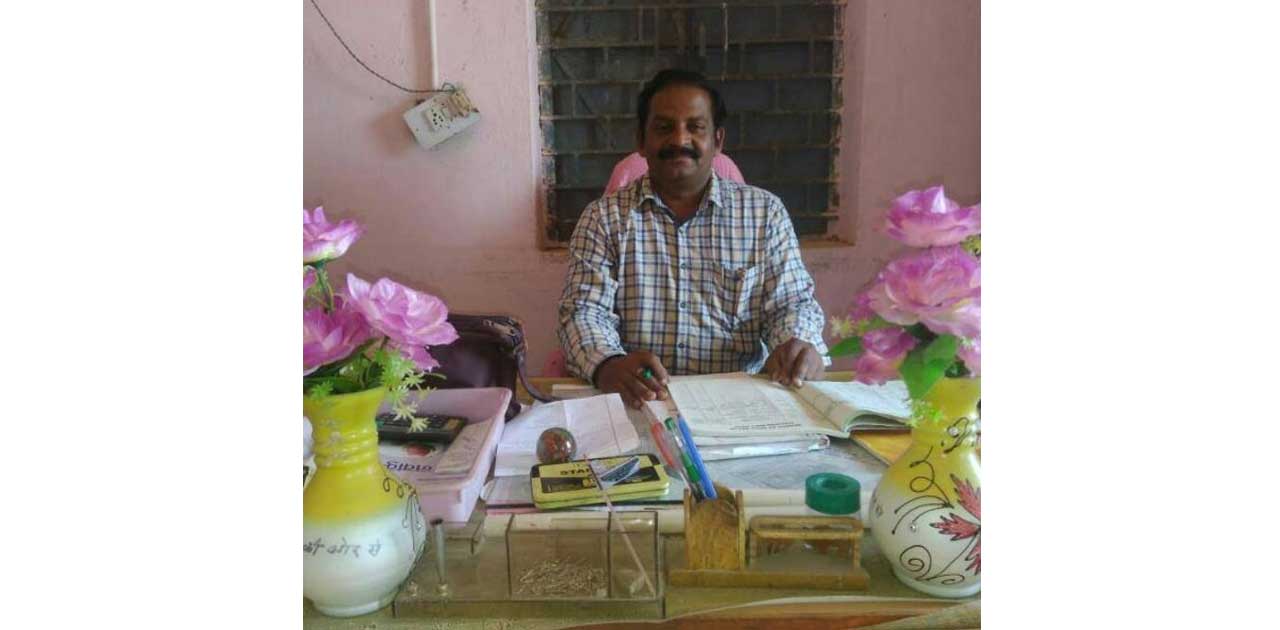 जाति बदल कर कर रहा था नौकरी,  मामले का खुलाशा होने से किया ब... - CG Sandesh