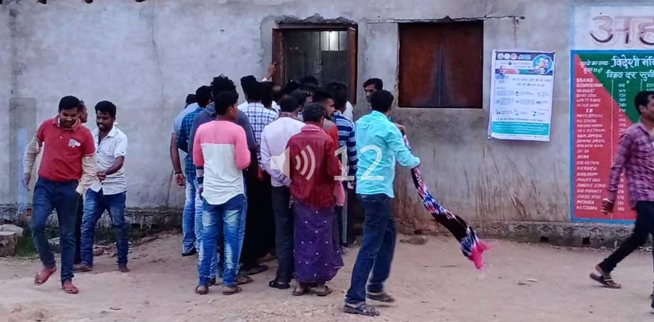 क्या शराब दुकान के आस पास कोरोना वायरस का कहर नहीं ? - CG Sandesh