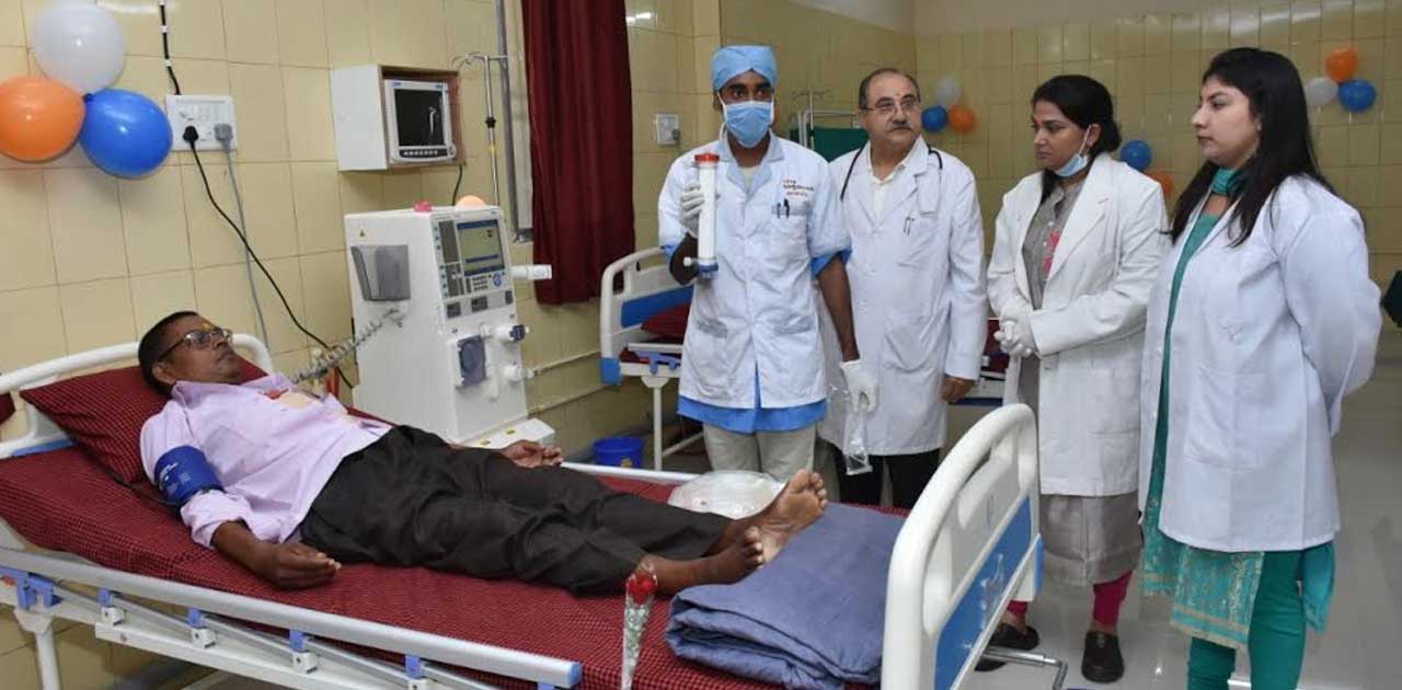 तेज व लापरवाही पूर्वक चलाकर मारी ठोकर