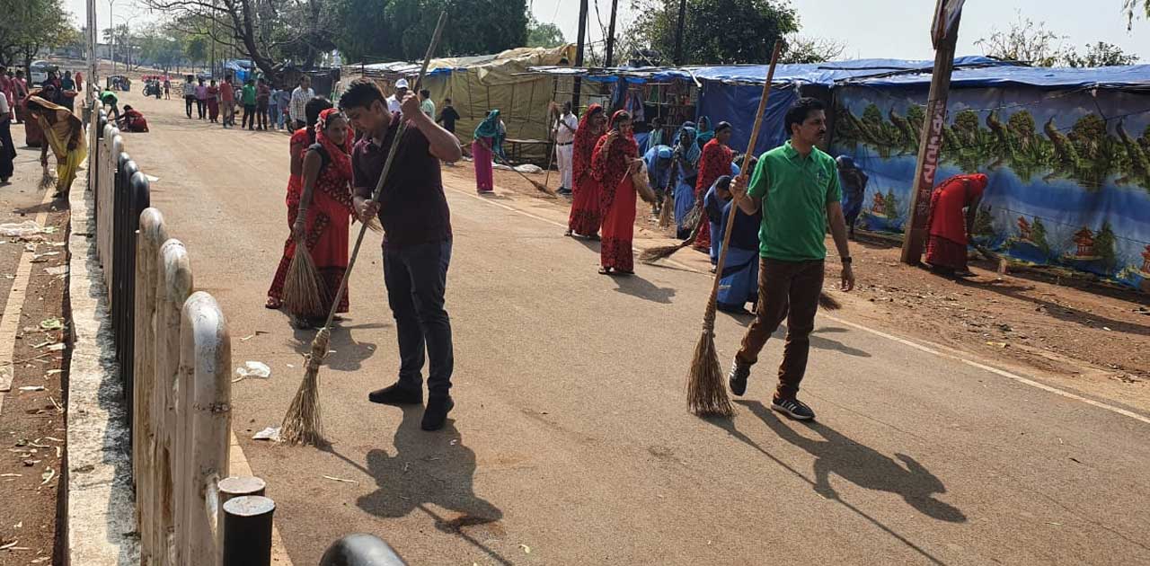 गिरौदपुरी में चला विशेष स्वच्छता अभियान  - CG Sandesh