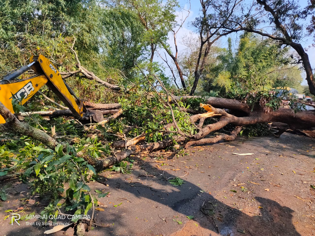 अंचल में 15 मिनट की बारिश ने मचाई तबाही, घंटो जाम रहा नेशनल हाईवे