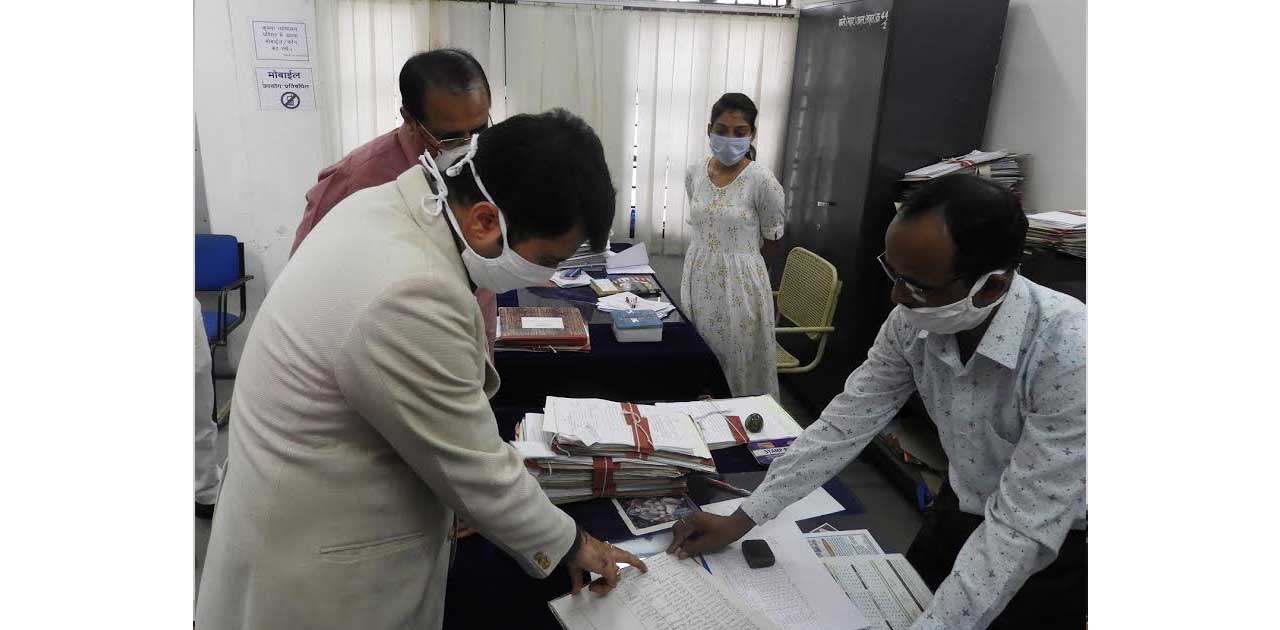 नवपदस्थ कलेक्टर  कार्तिकेया गोयल ने आज जिला कार्यालय के विभि... - CG Sandesh