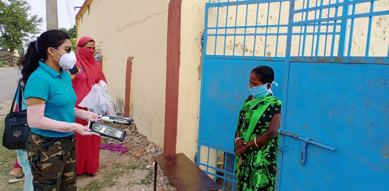 बागबाहरा तहसील के क्वारन्टीन सेंटर में रुके महिलाओं का किया ... - CG Sandesh