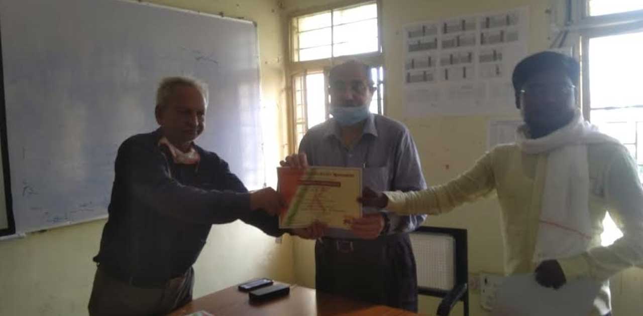  रक्तदाताओं को प्रमाण पत्र देकर किया गया सम्मानित  - CG Sandesh