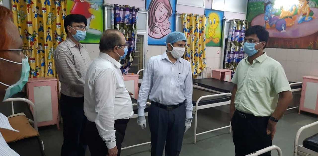 कलेक्टर ने किया जिला चिकित्सालय का निरीक्षण - CG Sandesh