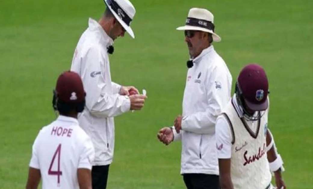 ENGvWI: इंग्लेंड खिलाड़ी ने गलती से गेंद पर लगा दिया थूक, IC... - CG Sandesh