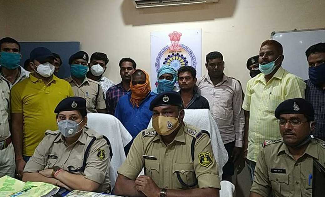 नकली नोट छापकर उसे खपाने वाले गिरोह का पर्दाफाश गिरोह के 5 स... - CG Sandesh