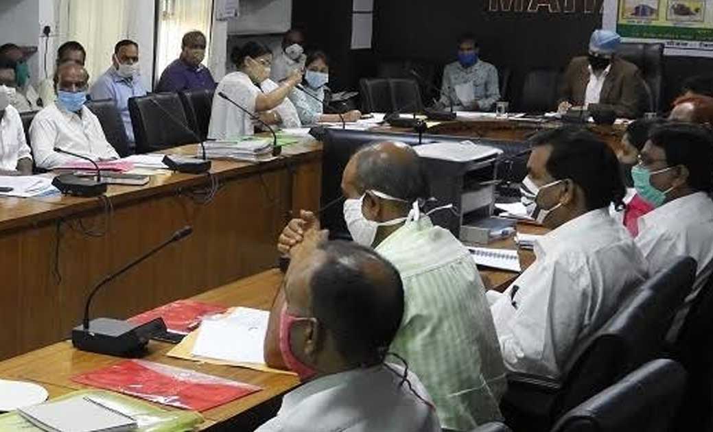 कलेक्टर की अध्यक्षता में समय-सीमा की बैठक सम्पन्न ,अधिकारियो... - CG Sandesh