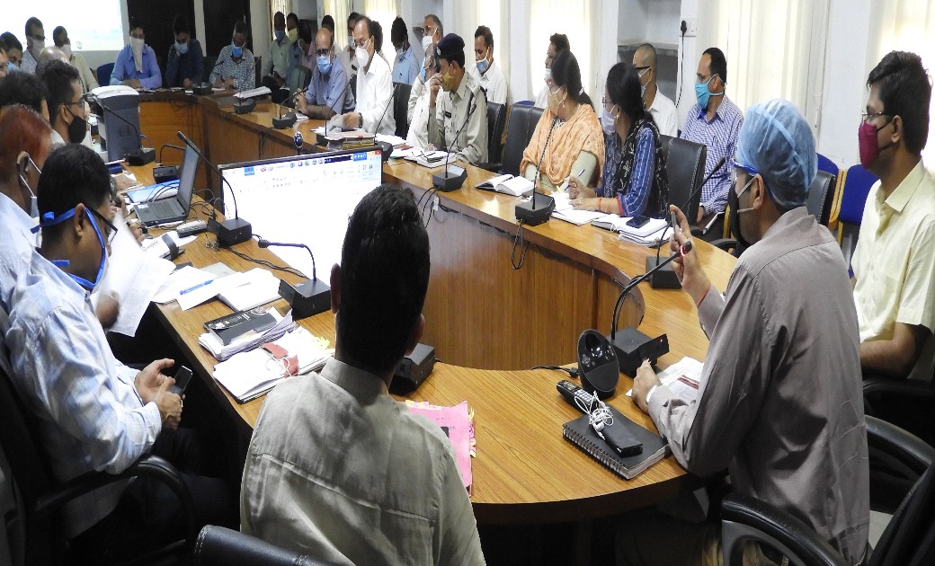 कलेक्टर की अध्यक्षता में समय-सीमा की बैठक  लोक सेवा गारंटी क... - CG Sandesh