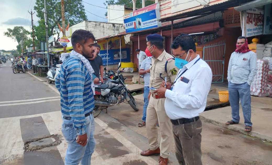 सार्वजनिक स्थानों में बिना माॅस्क के पाए जाने पर जुर्माना - CG Sandesh