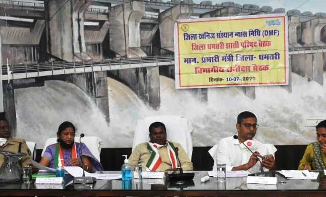 कवासी लखमा ने प्रभार जिले धमतरी के विकास कार्यों की समीक्षा - CG Sandesh