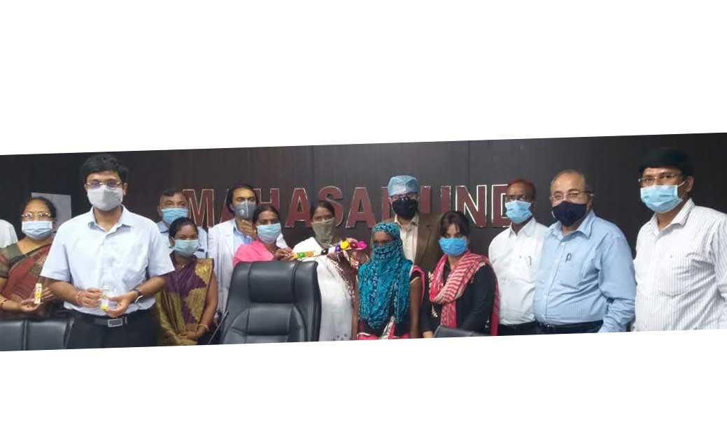 कलेक्टर ने महिला स्व-सहायता समूह द्वारा बनाए गए राखियों की क... - CG Sandesh