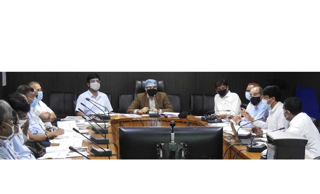 कलेक्टर  गोयल ने की जिला स्वास्थ्य के काम-काज की समीक्षा संस... - CG Sandesh
