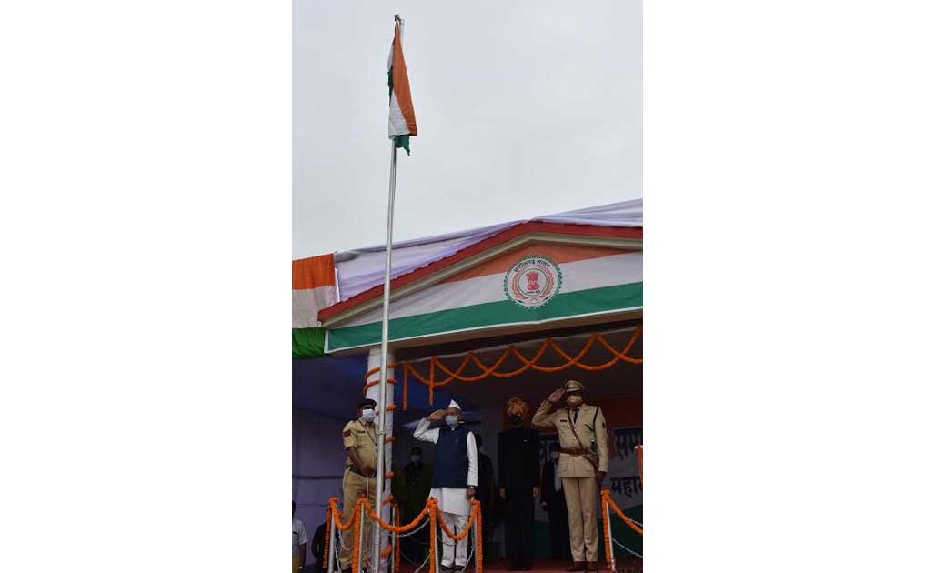 सोशल डिस्टेंसिंग के साथ मनाया गया 73 वां स्वतंत्रता दिवस, गृ... - CG Sandesh