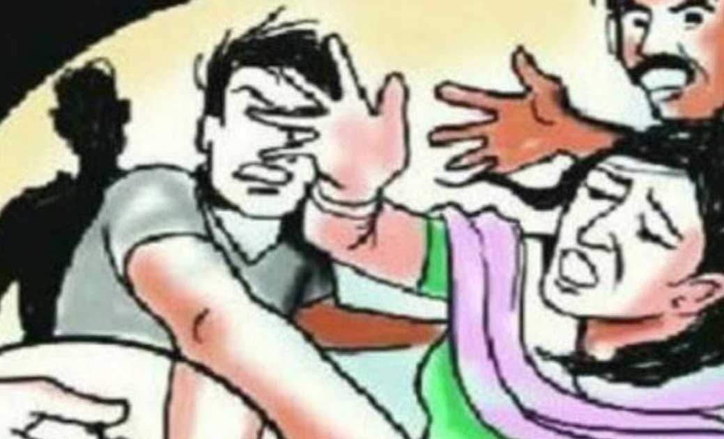 उपसरपंच ने महिला सरपंच के घर आकर की लाठी डंडे से मारपीट, माम... - CG Sandesh