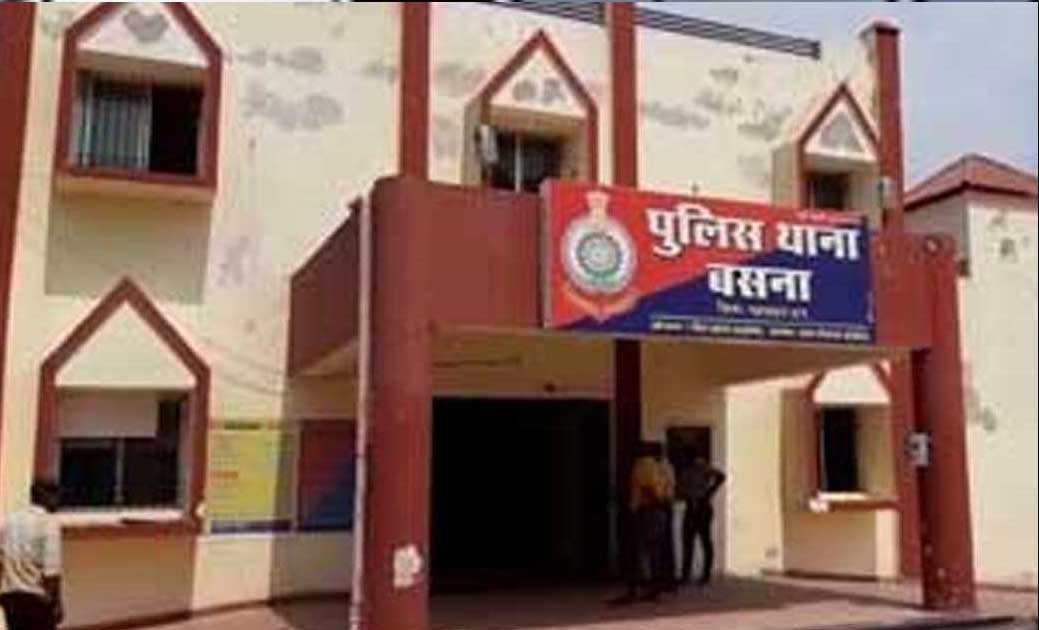 कायतपाली में महुआ शराब के साथ पुलिस ने पकड़ा. - CG Sandesh