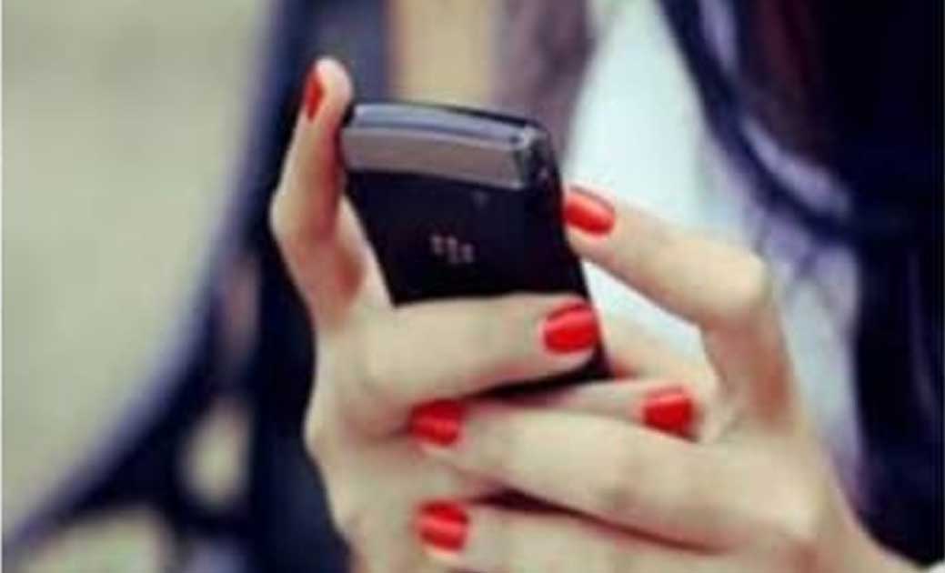 रायगढ़:-कलयुगी माँ अपने बच्चों के बैडमिंटन कोच से 4-4 घंटे करती है बात! पापा को बताए तो चाकू से मारने एवं बालकनी से फेंकने की देती है धमकी...!बच्चों को कमरे में बंद कर देती है.. मां के खिलाफ बच्चों ने ही लिखाया एफ. आई.आर. मामला दर्ज़, जानिये पुरा मामला...