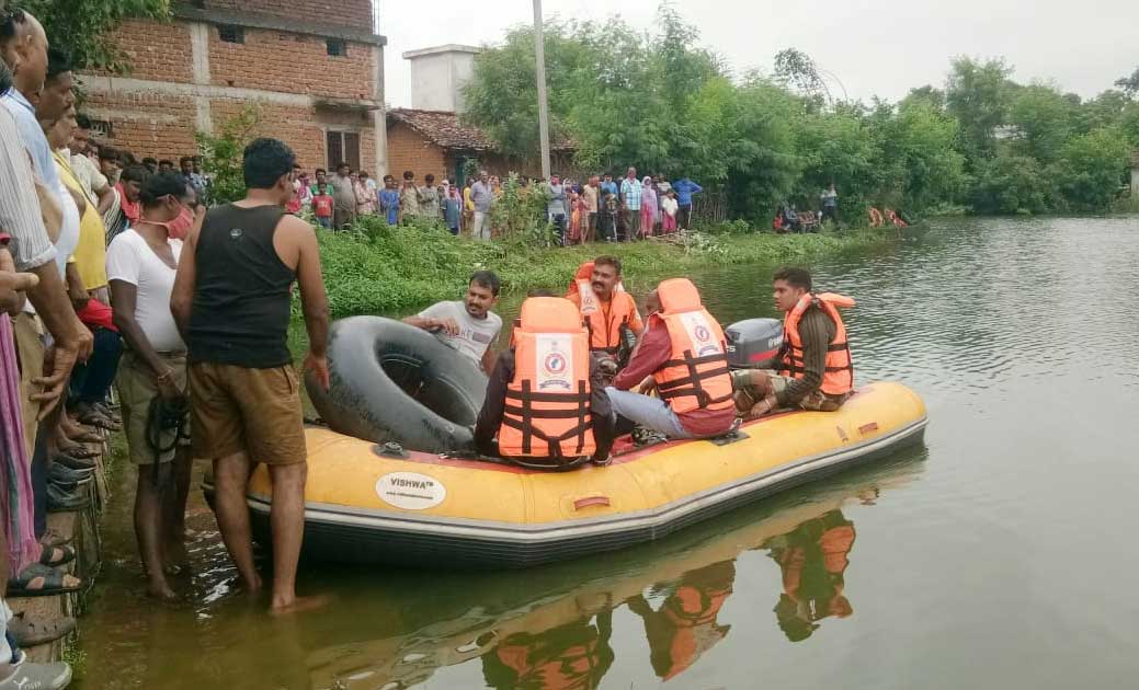 बागबाहरा  : खंभा तालाब में डूबे युवक को निकालने रायपुर से पह... - CG Sandesh
