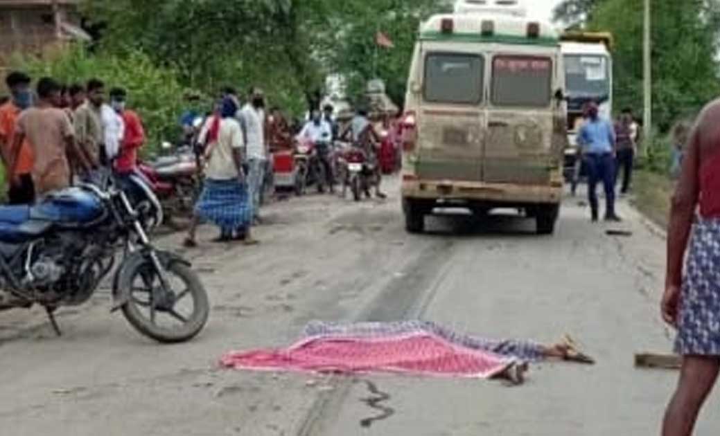स्कूल में पढ़ने वाली किशोरी बेकाबू ट्रक के चपेट में.. किशोरी की दर्दनाक मौत…आक्रोशित ग्रामीणों ने चक्का जाम कर,  ट्रक को किया आग के हवाले…!