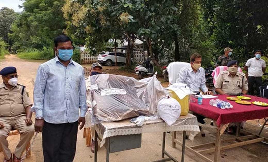 सूरजपुर पुलिस ने हिरण के खाल, गांजा, महुआ शराब व देशी कट्टा के साथ एक को किया गिरफ्तार