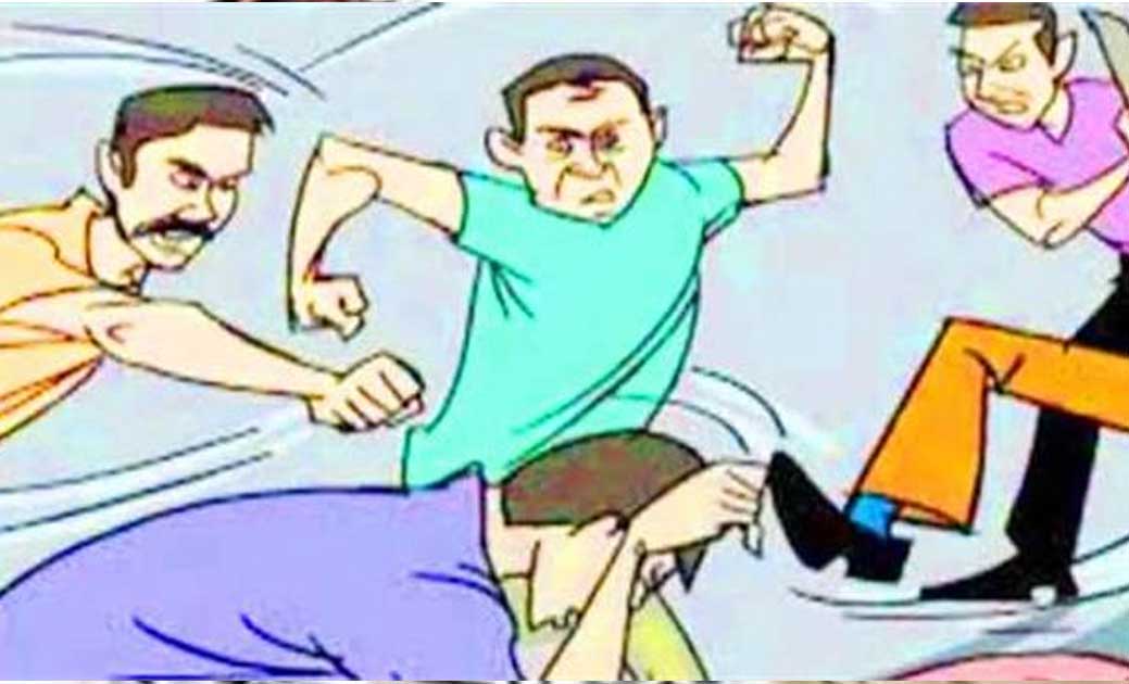 गाय के पीठ में  टंगिया से  मारने वाली बात पर हुई मारपीट. - CG Sandesh