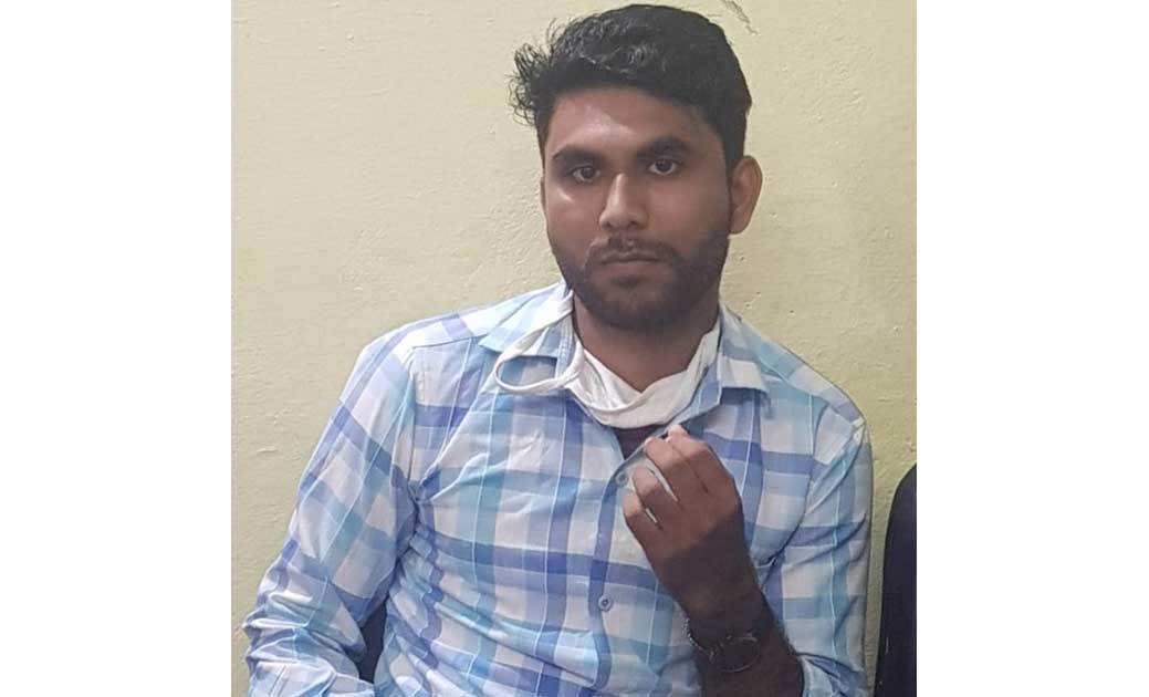 ACB की टीम ने बाबू को रिश्वत लेते रंगे हाथों पकड़ा किया गिरफ्तार...