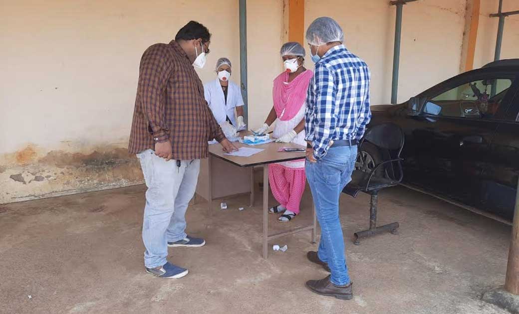 जिला नोडल अधिकारी कोविड-19 ने किया फीवर क्लीनिक का औचक निरीक... - CG Sandesh