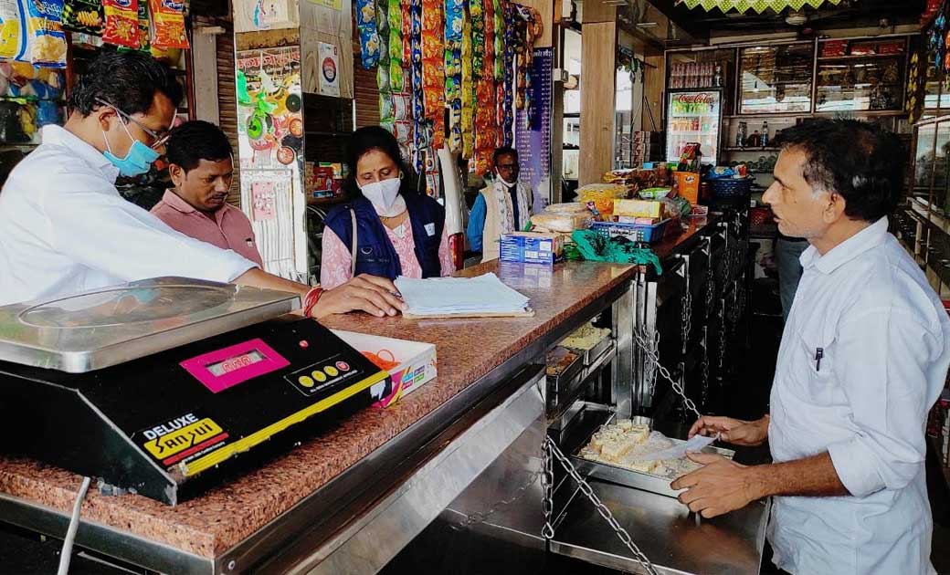 महासमुंद: मिठाई दुकानों एवं  मिलावटी  खाद्य पदार्थ बनाने-बेच... - CG Sandesh