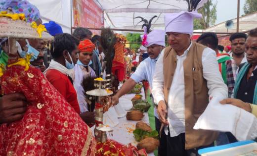 कोण्डानार्र मे देवी-देवताओं की सेवा अर्जी कर  बस्तर दशहरा के... - CG Sandesh