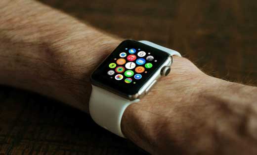  एक्सीडेंट के बाद बेहोश पड़ा था युवक, Apple watch ने खुद पुल... - CG Sandesh