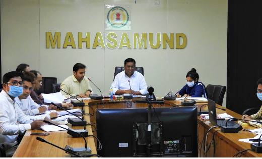 महासमुन्द: कलेक्टर डोमन सिंह ने राजस्व अधिकारियों द्वारा किए... - CG Sandesh