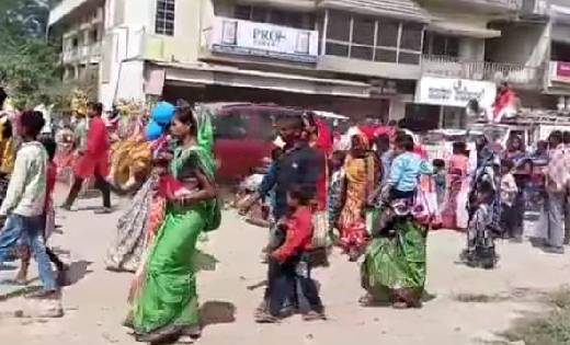 तेज रफ्तार कार ने 16  लोगों को रौंदा, 1 की मौत, 3 गंभीर - CG Sandesh