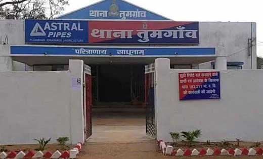 तुमगांव ओवरब्रीज के पास मोटरसायकल में सवार चार लोगों ने पुलि... - CG Sandesh