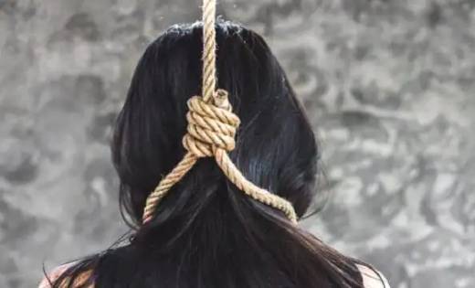 बसना: महिला ने घर पर फांसी लगाकर की खुदखुशी - CG Sandesh