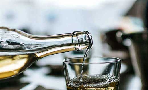 बसना : लोगो को शराब पिने का साधन मुहैया कराने पर कार्यवाही.