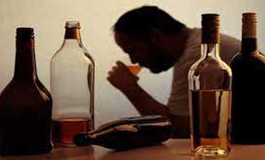 सरायपाली : घर के परछी में शराब पीने के लिये साधन मुहैया कराने पर कार्यवाही.