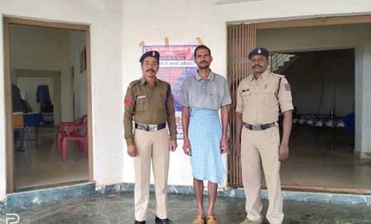 जशपुर : माँ के मारपीट कर फरार हुए बेटे को पुलिस ने किया गिरफ... - CG Sandesh