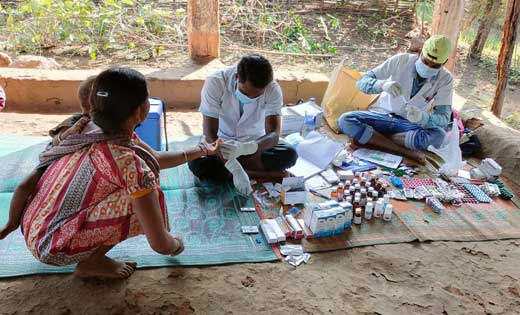 अबूझमाड़ के अंदरूनी गांव टोहकाडोण्ड पहुंचा स्वास्थ्य अमला,  म... - CG Sandesh