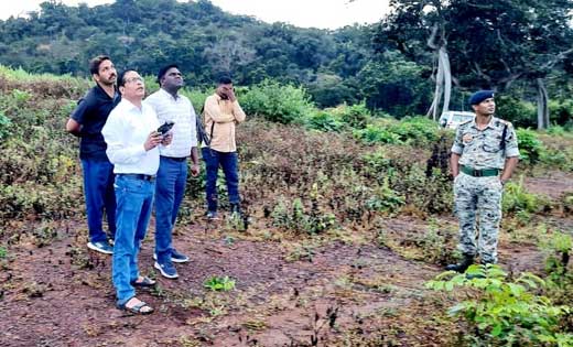 नारायणपुर: जिले के एसपी और कलेक्टर ने अंजरेल हिल्स का किया आ... - CG Sandesh
