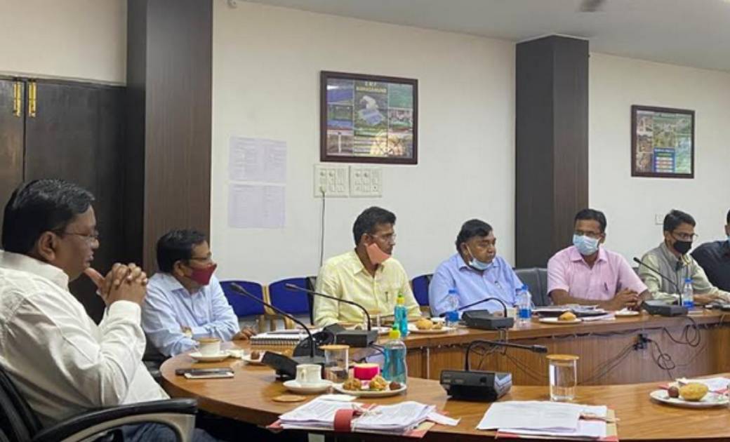 कलेक्टर की अध्यक्षता में टाॅस्क फोर्स की बैठक,,, जिला चिकित्... - CG Sandesh