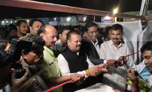 महासमुंद : संसदीय सचिव  विनोद चन्द्राकर ने जनसंपर्क की विकास... - CG Sandesh