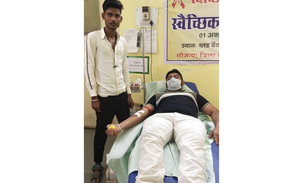 बेलसोंडा  सरपंच  भामीनी पोखन चंद्राकर अपनी सेवा भाव के माध्य... - CG Sandesh