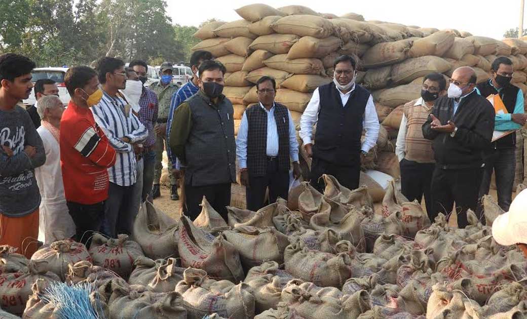 नवनियुक्त कलेक्टर सिंह ने धान खरीदी की समीक्षा की, महासमुन्द... - CG Sandesh