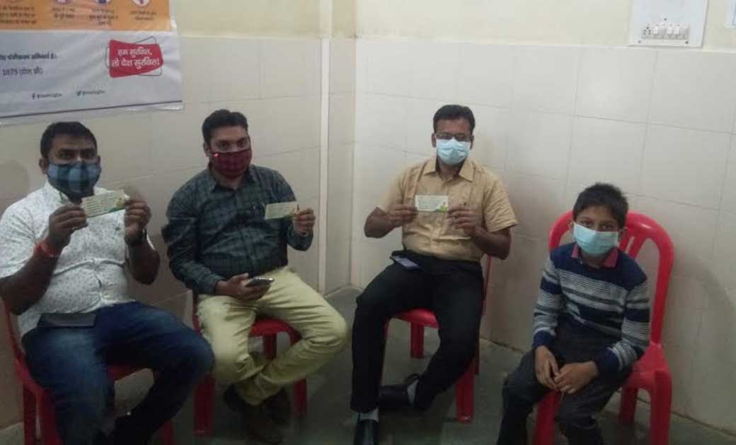 महासमुंद : सरकारी डाॅक्टरों सहित 176 स्वास्थ्य कर्मियों ने ल... - CG Sandesh
