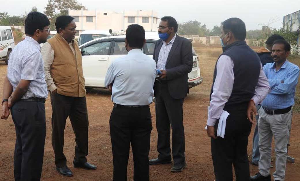 कलेक्टर ने तुमगांव हायर सेकेण्ड्री स्कूल का किया निरीक्षण - CG Sandesh