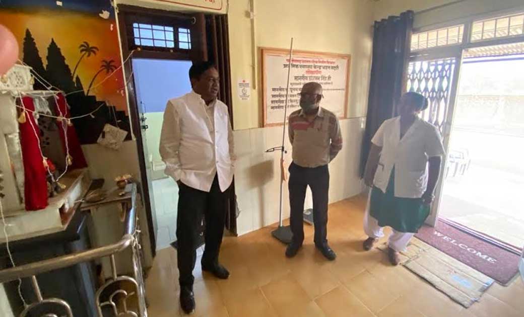 महासमुंद : कलेक्टर डोमन सिंह स्वास्थ्य केन्द्र की व्यवस्थाओं... - CG Sandesh