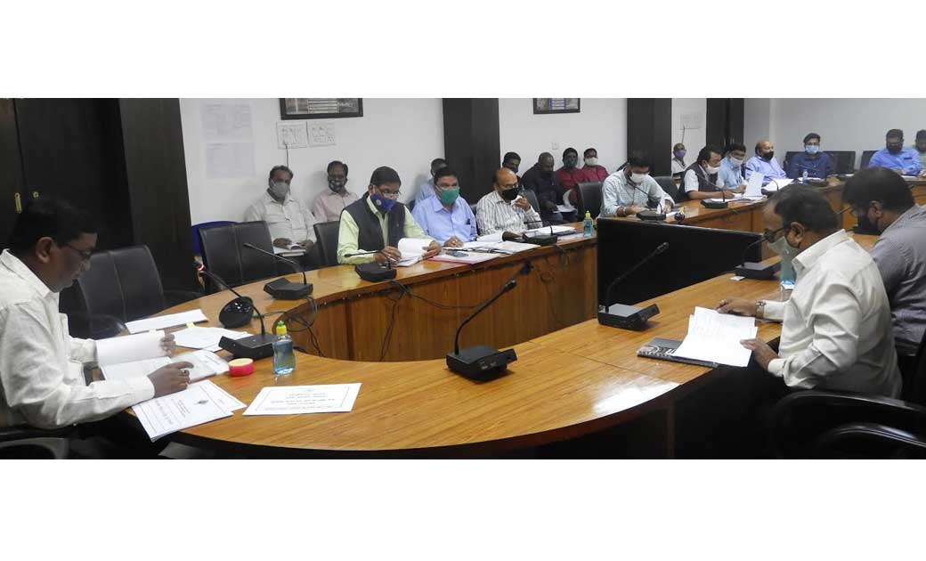 महासमुंद : कलेक्टर ने निर्माण एजेंसियों की ली बैठक, एसडीएम भ... - CG Sandesh