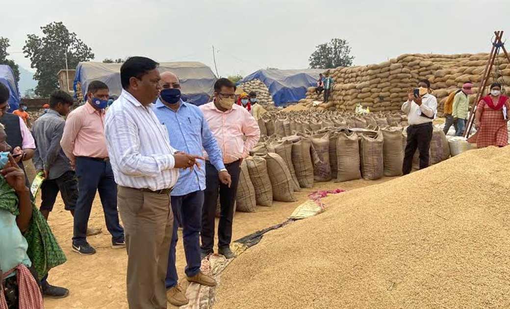 कलेक्टर डोमन सिंह ने महासमुंद, पिथौरा, बसना और सरायपाली ब्ला... - CG Sandesh