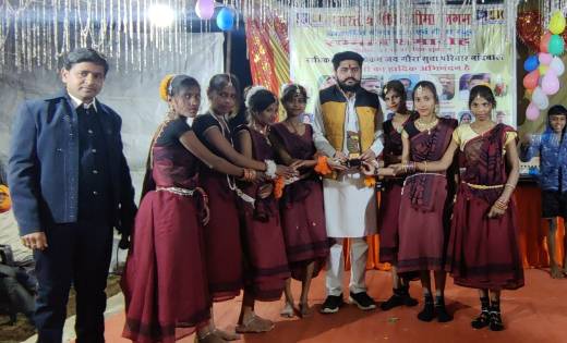 बीमा ग्राम मोंगरा में आयोजित कार्यक्रम में बतौर अतिथि तुषार ... - CG Sandesh