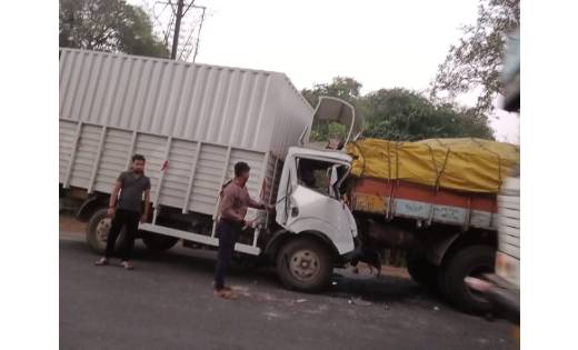 महासमुंद : सड़क पर खड़ी ट्रक से टकराकर वाहन चालक की मौत - CG Sandesh